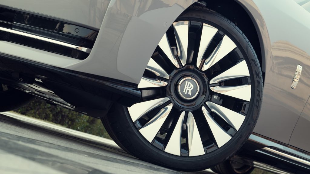 Rolls Royce Spectre Price In India: ভারতে লঞ্চ হল দারুণ ফিচার সহ, দাম জানুন 2 spectre wheel edited 1